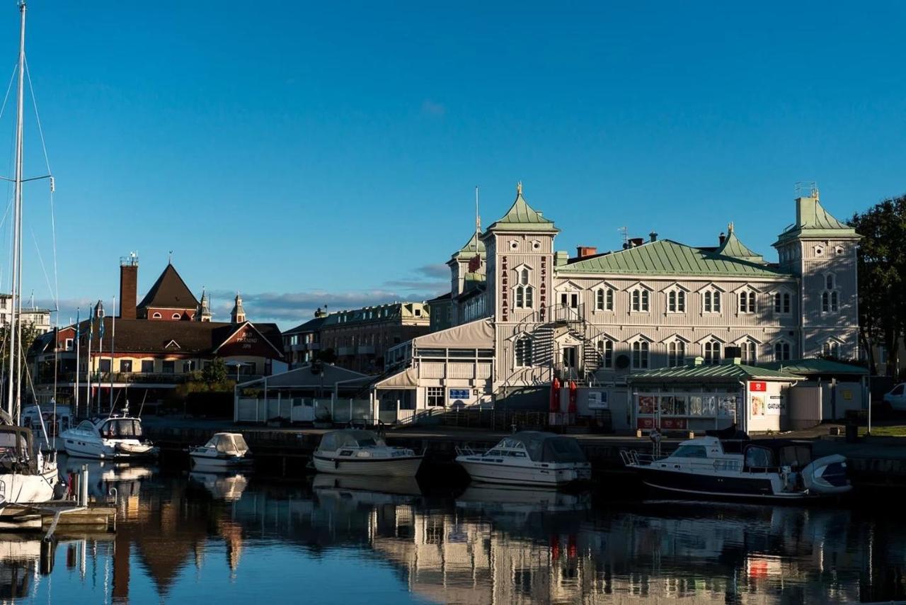 1 Rums-Laegenheter, Gangavstand Till Stroemstads Centrum Exteriör bild